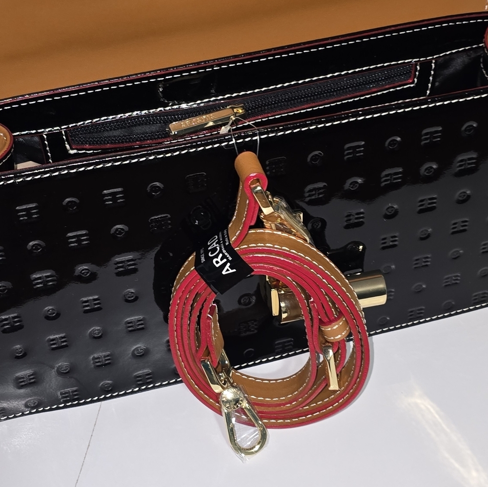 Luxury Black Patent Leather Shoulder Bag - Picture 6 of 9